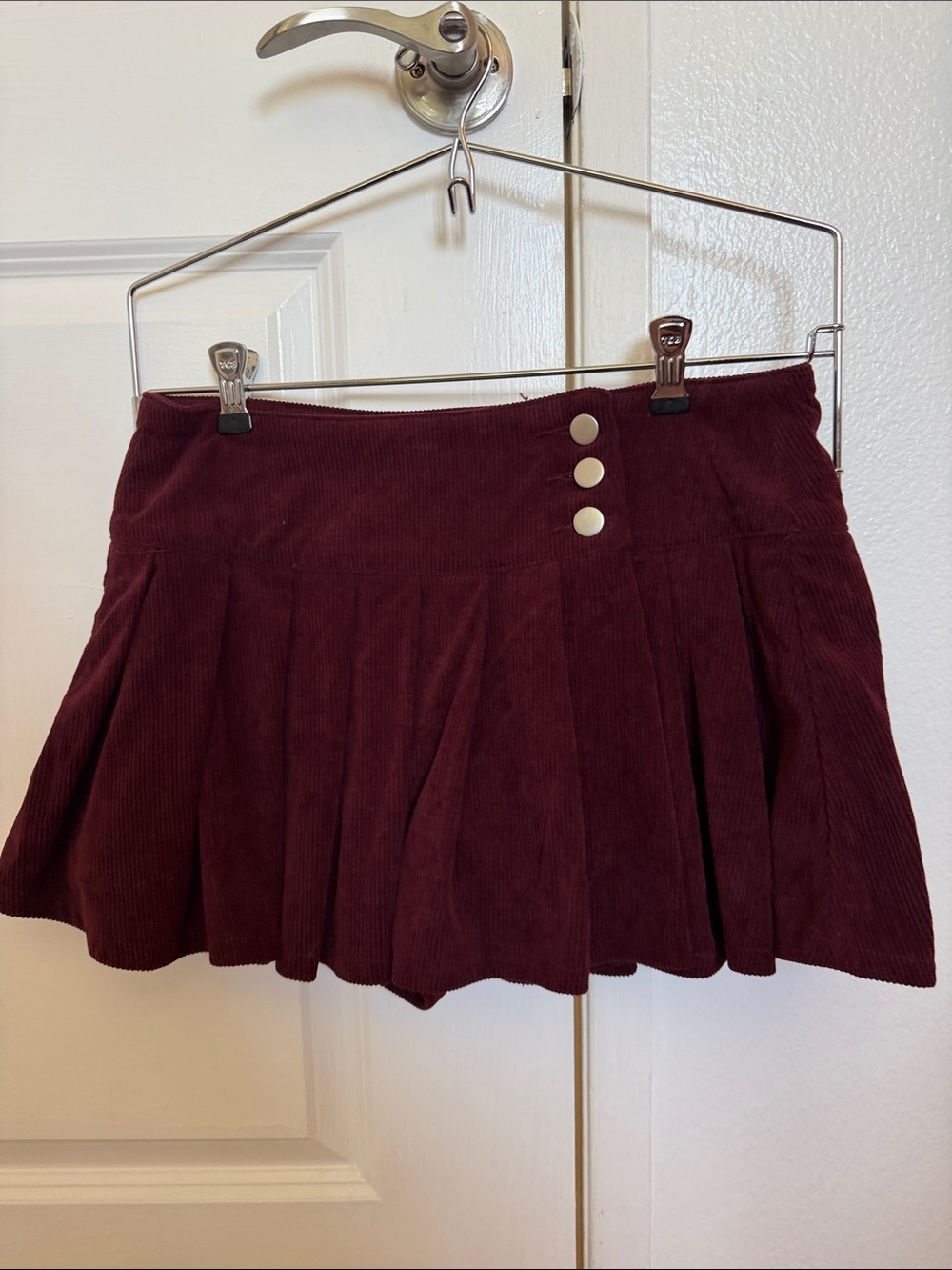 Women's Corduroy Pleated Mini Skirt in Burgundy